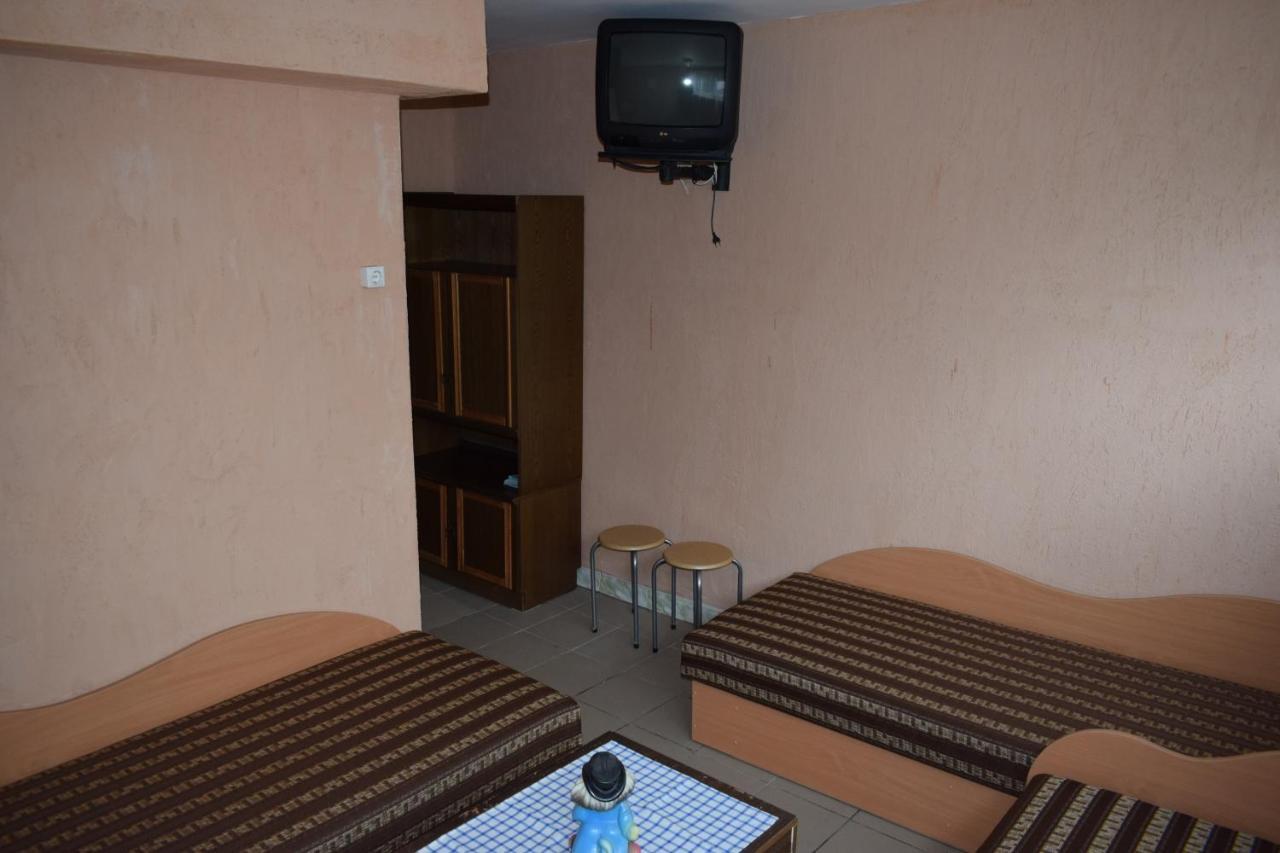 Chernobyl Type Rooms In A Block Flat House Šiauliai Exterior foto
